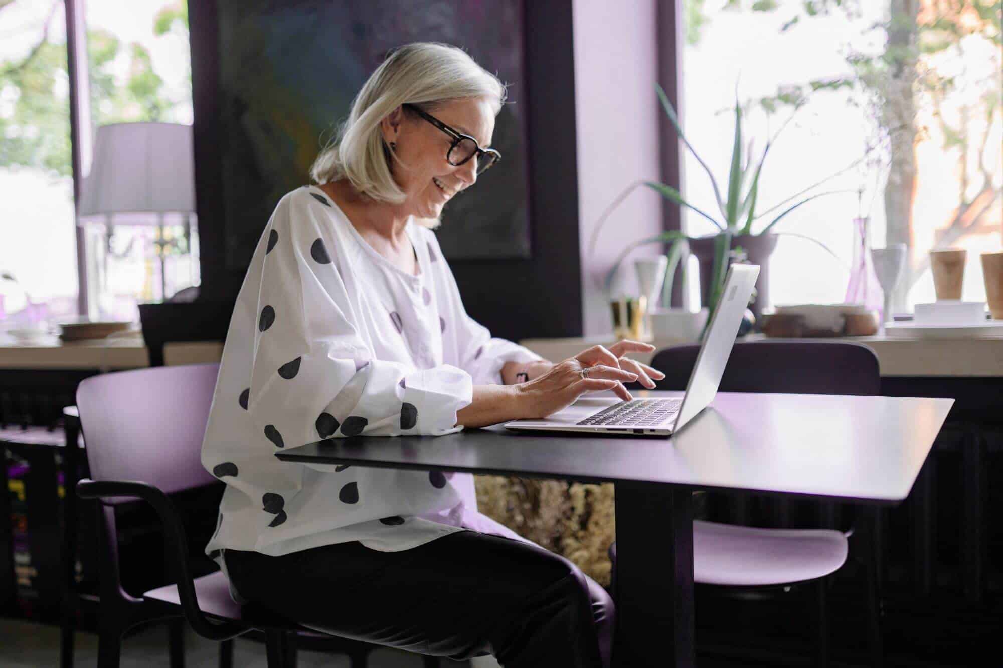woman at laptop